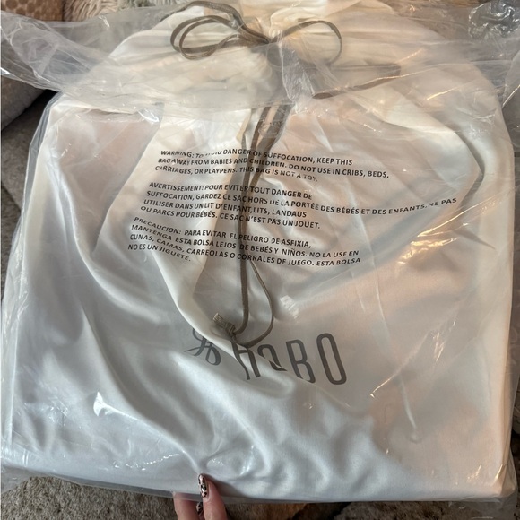 Hobo Shelia Large in Polished Leather -Chocolate
New in Bag - Picture 4 of 4